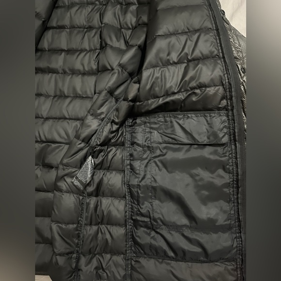 UniQlo Ultra Light DOWN FEATHER(50gram weight total) - Picture 6 of 16